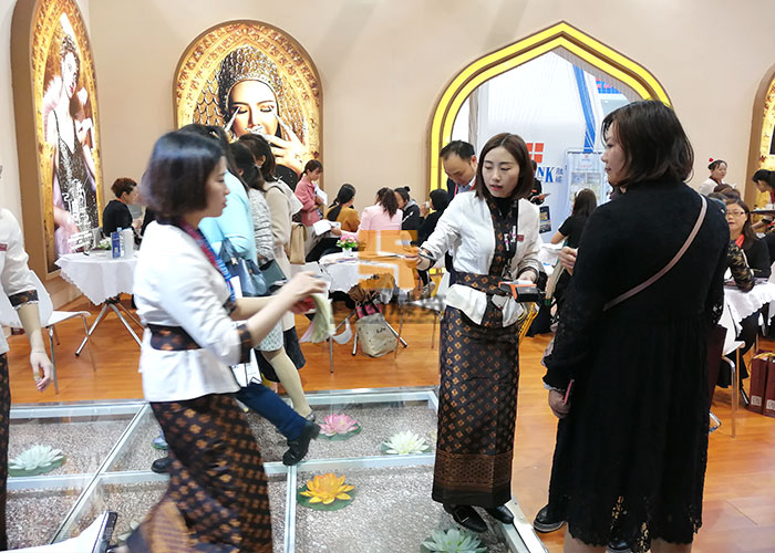 韻美 美博會(huì)展覽設(shè)計(jì)(圖3) 韻美 美博會(huì)展覽設(shè)計(jì)(圖3)